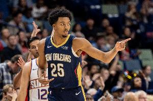 弗莱：墨菲比范德比尔特进攻强100倍&防守差不多 且更年轻&更耐操