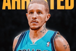 TMZ：德隆蒂·韦斯特因抢劫23美元被捕 支付1000美元保释金后获释