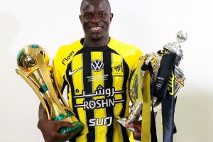 降薪2000万!34岁坎特接受费内巴切提议,2500万欧年薪将只剩零头