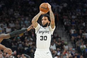 1回合6分！尚帕尼三分命中并吹AJ·格林恶犯 科内特空接打成3+1+2