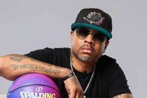 艾弗森出席NBL篮球嘉年华!看的第1场就是珀斯野猫 韩旭拿到14+10