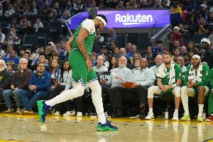 帕金斯：科学家该研究浓眉的身体 他父母都不高 曾几个月长高20cm