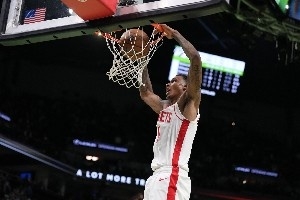 对阵公牛打出关键表现！贾巴里能否摆脱低迷找回赛季初火热状态？