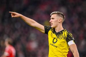 法尔克：拜仁人手充足并未积极追求施洛特贝克 今夏有意免签格伊