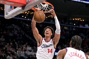 【菜鸟】尼德豪泽7中7砍16分5板1断2帽 杰明17分5三分 弗拉格伤退