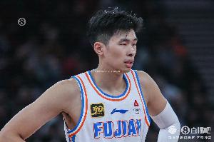 尽力输出！邹阳半场6投3中&三分4中2 贡献12分3篮板