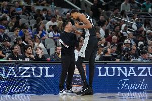 意外的不容易~文班近15场首发6场终于第2胜 9场替补仅1分惜败1场