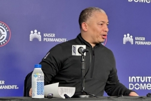 卢：小卡打湖人后状态就提升到了季后赛水准 尼德豪泽表现很重要