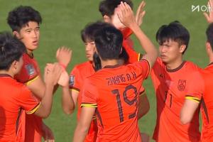 2名染黄球员被换下！U23国足半场换人，李镇全、张瑷晖登场