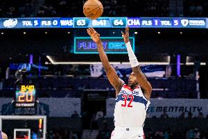 第三节10分助队追分!米德尔顿14中7&三分7中3拿17分3板5助