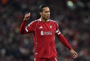 记者:切尔西去年曾询问过范戴克情况,现在考虑冬窗买新后卫