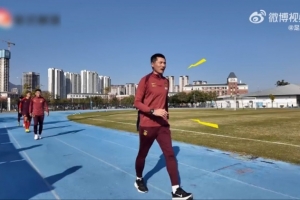 国足走进肇庆校园开展公益活动,邵佳一、于汉超、张玉宁等人参加