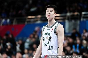 带队追分！郭昊文半场11中6拿到14分2板3助1断 次节带队打出12-0