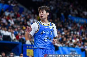 外线投得还行!赵睿半场2记三分拿下8分2助攻