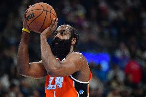 Shams:快船在权衡 能否用哈登换回一个更契合长期规划的年轻球员