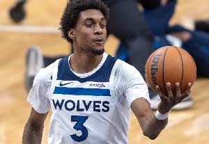 芬奇：麦克丹尼尔斯进攻很好 但我们更需要他和其他人的防守