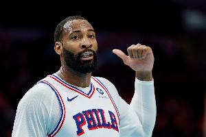 抢爆了!76人全场篮板56-33大幅领先勇士 前场篮板25-8