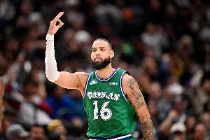 高效表现!凯莱布·马丁半场7中5拿到11分3板2助