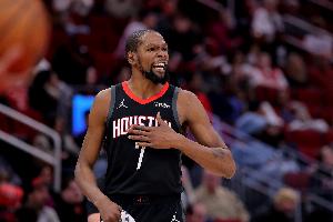 美记：杜兰特去年夏天否决了1笔去森林狼的交易 他不想为芬奇效力