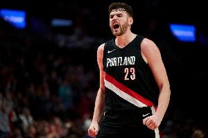 下半场没啥表现!克林根7中4拿到14分15板3助2帽 6前场板