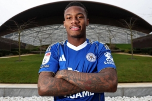 莱斯特城官方:切尔西20岁前锋理查兹租借加盟,租期至本赛季结束