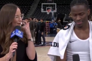 埃利斯谈骑士首秀：球队氛围很好大家都积极交流 赢球感觉很棒