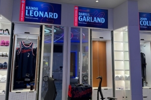 快船队记晒图：加兰将直接用哈登的旧更衣室柜 紧挨着小卡