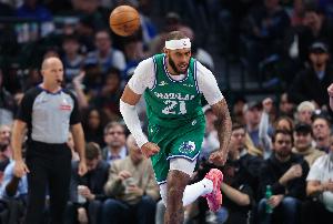 队记：独行侠积极讨论交易加福德 与猛龙&老鹰进行深入谈判