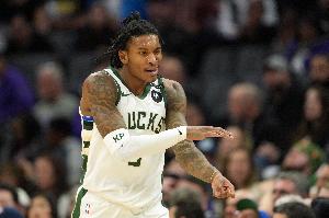 打得胶着！小凯文·波特抢断墨菲反击双手暴扣 帮雄鹿追平比分