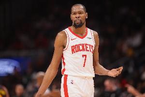 乌度卡说你该多移动？KD：我试图拉开空间 但对手很少让我打无球