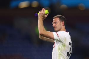 马奎尔:伍德盖特和埃文斯很棒,他们给后卫们传授很多经验