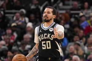 Shams：雄鹿将科尔·安东尼+科菲送去太阳 换理查兹+海斯·戴维斯