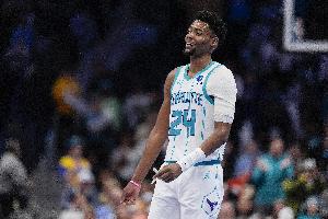 今天有点毛躁！米勒6失误4犯规仅出场21分钟 9中4拿11分&正负值-9