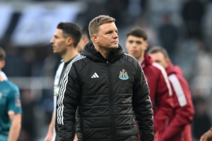 瓜帅与埃迪·豪交手21次17胜，后者是前者赢球场次并列最多的教练