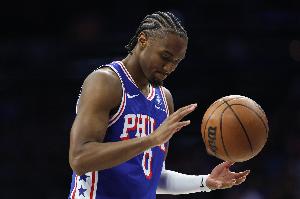 外线哑火！马克西首节7中2拿到4分4助 三分5中0