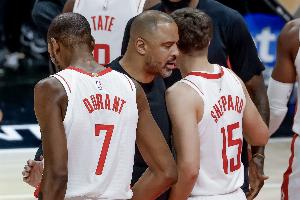 媒体人:没卖掉DFS是败笔 KD一个人抡太难赢 火箭系统性出问题了