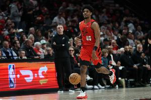 一场大胜欢迎回归！亨德森时隔51场复出 拿11分5板9助&正负值+19