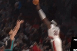 恐怖的防守！罗威扑防外线直接封盖克莱顿三分球