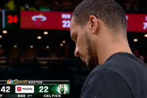 马祖拉看不下去了！维金斯接连追身三分命中 热火领先到20分！