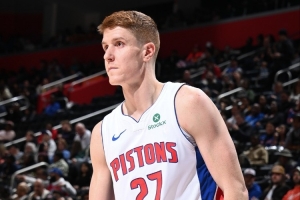 两分球全进！许尔特替补8分钟6中4拿到8分1助1断