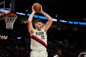 克林根砍20分19板3助2帽大号两双 8前场板&+19正负值全场最高！