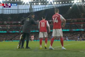 早早换人！阿森纳第60分钟前场连换两人，约克雷斯、马丁内利登场