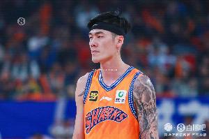 记者：刘铮今晚出场待定 刘梓鹏和董灏归队参加训练