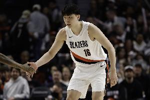 解说：杨瀚森打替补脑子没跟着比赛走 普罗斯珀已2中2为何不防？