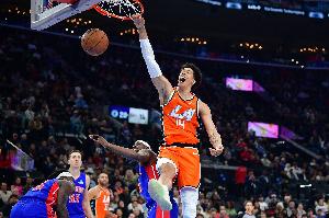 一飞冲天！小琼斯输送炮弹 尼德豪泽起飞滑翔单臂暴力灌筐