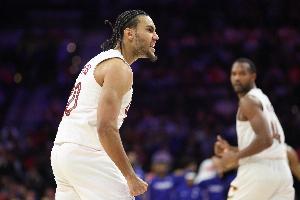 持续追击！泰森顶弧飙中关键三分 助骑士死死咬住比分