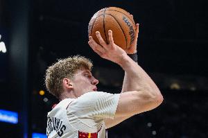 19岁257天！亚库乔尼斯连续两场至少20分5三分 NBA历史最年轻