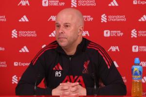 斯洛特：若没进欧冠不可接受，我接手时球队踢欧联只买了基耶萨