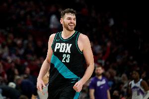 外线开火！克林根三分再中 个人三分3中3帮助球队紧咬比分